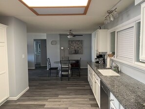 Fridge, microwave, oven, stovetop - PRIVATE HOME IN 55+ GATED GOLF COURSE COMMUNITY - Golf Cart Included with rental (Mesa)