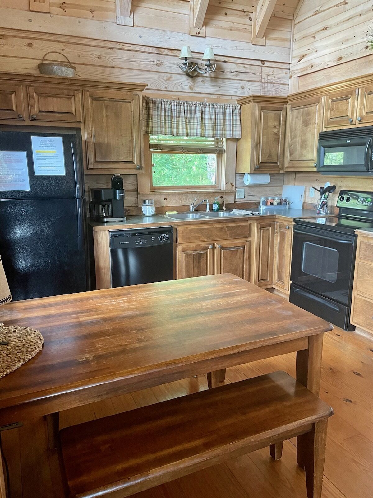 FALL DATES AVAILABLE-HOT TUB-2B/2B-2 MILES TO FALL CREEK FALLS STATE PARK!  