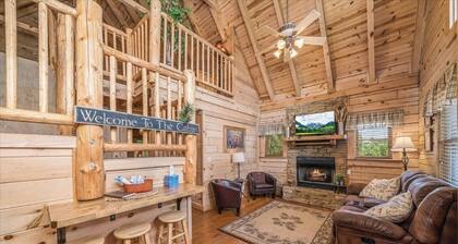 Great rates for a 2B-2B cabin by Fall Creek Falls! Hot tub, fireplace and more!