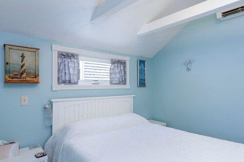 Popponesset-Beach Cottage, 2 bedrooms, 1.5 baths, Sleeps 4, outdoor shower