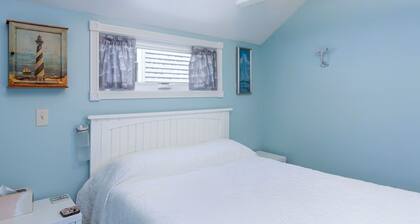 Popponesset-Beach Cottage, 2 bedrooms, 1.5 baths, Sleeps 4, outdoor shower