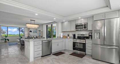 Gulf-Front: Dreamy Views, Renovated, Steps from Beach