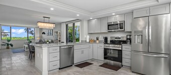 Gulf-Front: Dreamy Views, Renovated, Steps from Beach