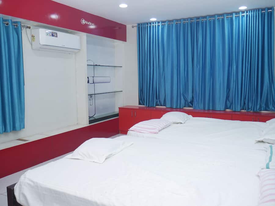 Family Room | Desk, bed sheets