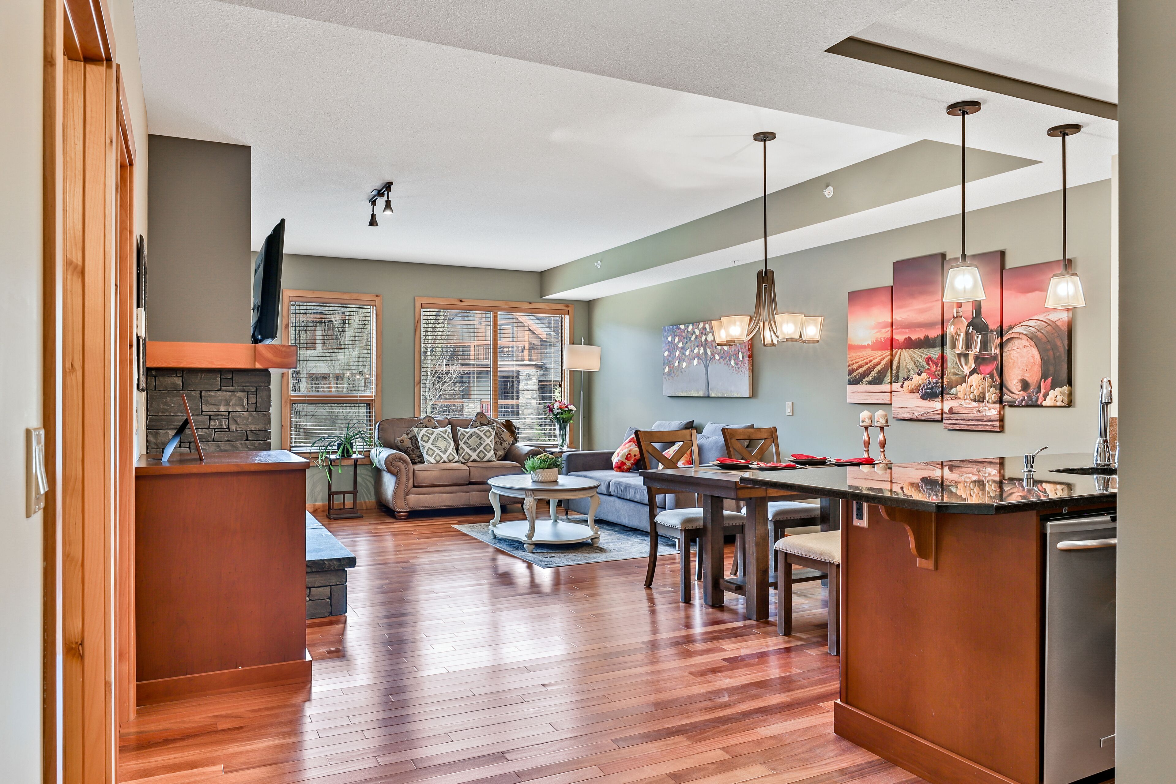 Gorgeous Luxury Mountain View Condo