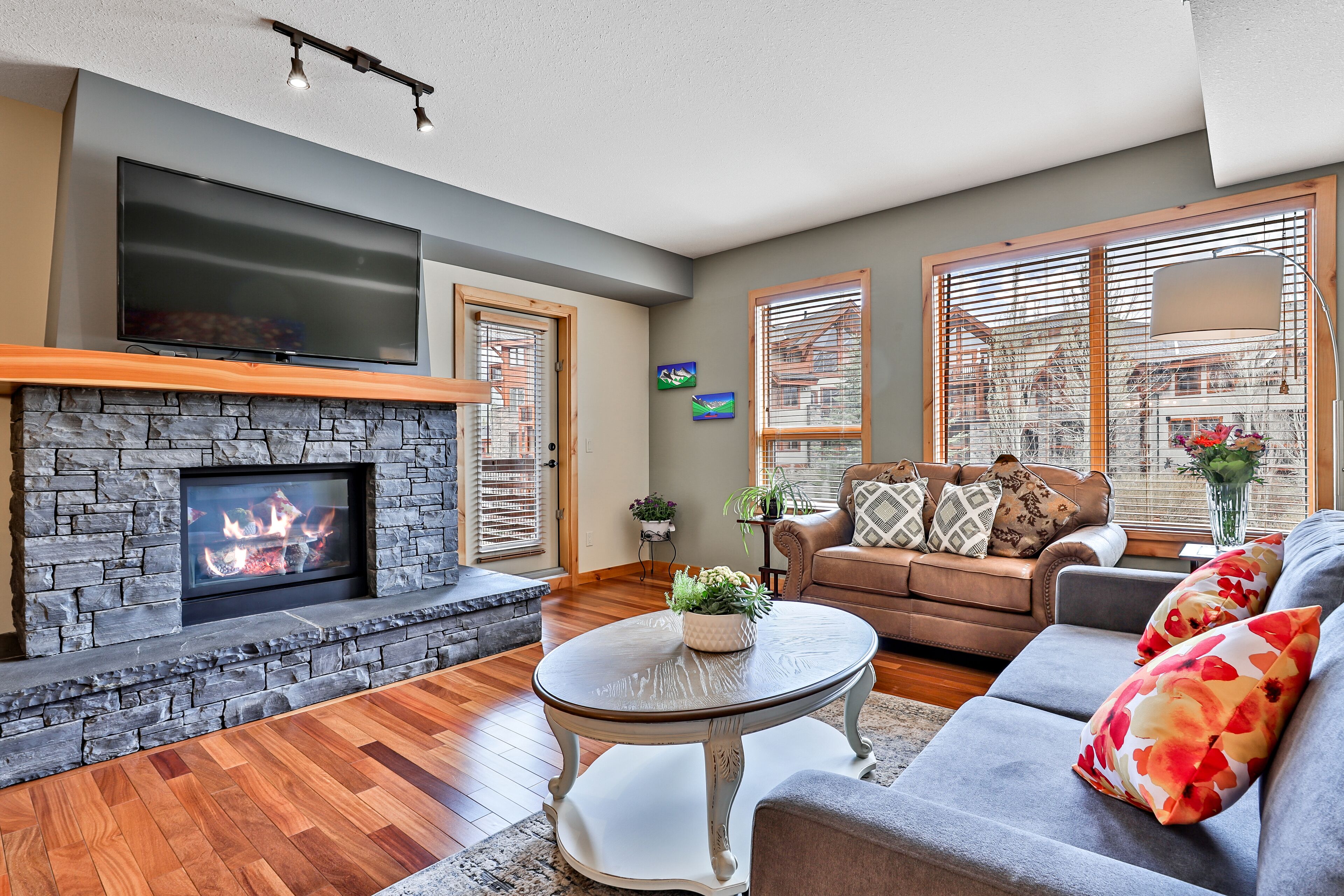 Gorgeous Luxury Mountain View Condo