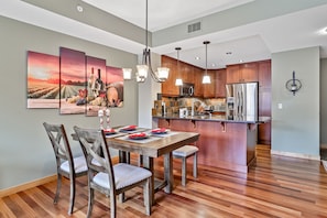 Dining - Gorgeous Luxury Mountain View Condo (Canmore)