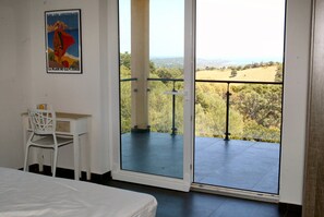 7 slaapkamers, een strijkplank/strijkijzer, reisbedje, gratis wifi