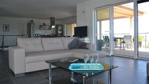 A modern living room with a sofa, a glass coffee table, and a television. - Maremuntagna lux. villa sea view 7 bed swim. pool 10min city (Porto-Vecchio)