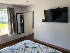 Bed sheets - Studio 6 Peoria, IL (Peoria)