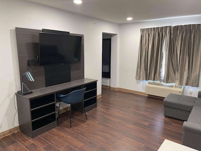 Studio 6 Peoria, IL