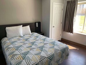 Bed sheets - Studio 6 Peoria, IL (Peoria)
