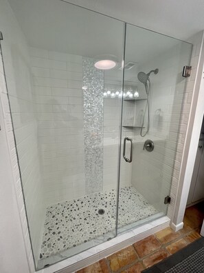 Combined shower/bathtub, hair dryer, towels, soap - Beachfront Condo at Matagorda Dunes with Pool Access (Matagorda)