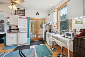 Fridge, microwave, oven, coffee/tea maker