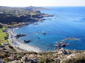 Beach nearby, sun-loungers, beach towels