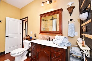 Bathroom - Rustic BLUEBONNET CABIN with Views-Near Hidden Falls Park-2 acres, 2 min to lake (Marble Falls)
