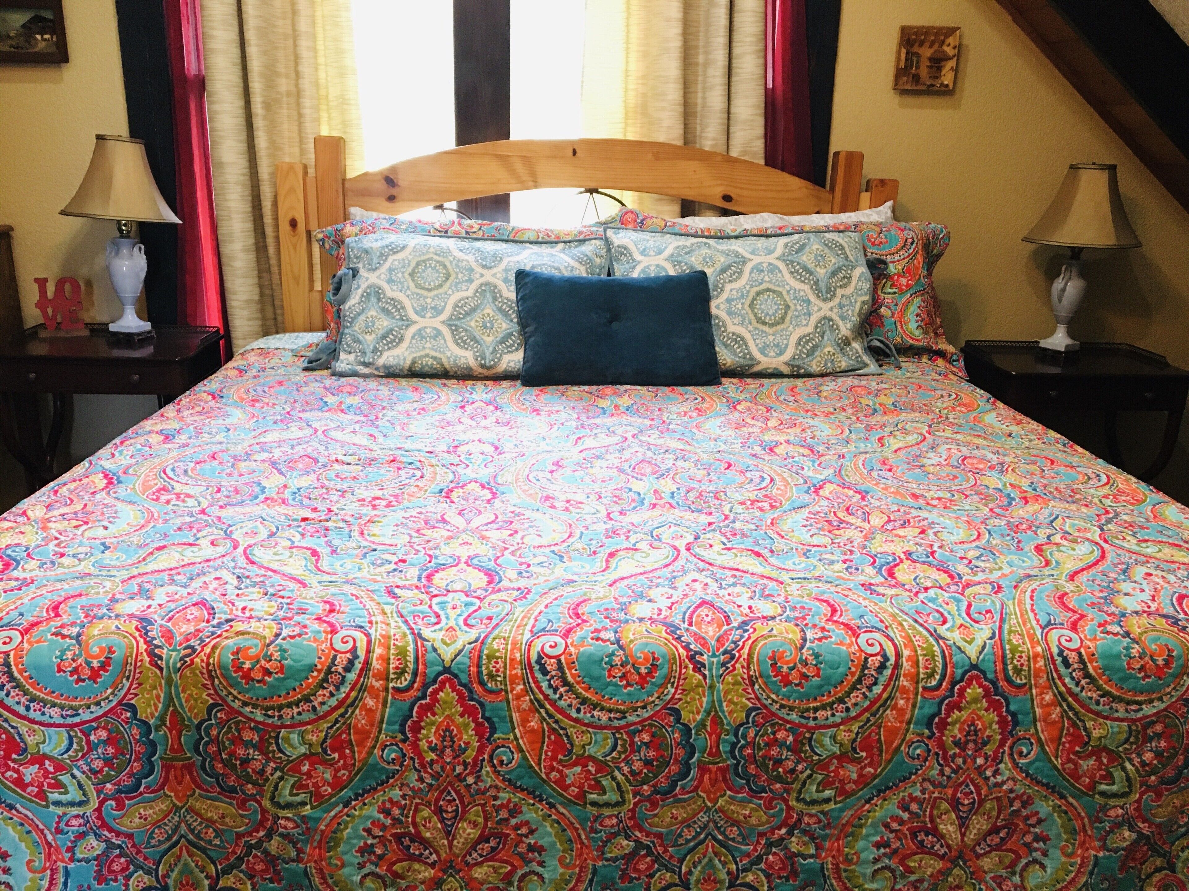 Rustic BLUEBONNET CABIN-Lake Views-Near Hidden Falls Park-2 acres, 2 min to lake