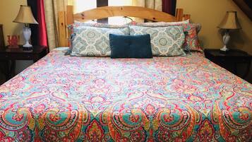 3 bedrooms, desk, iron/ironing board, travel crib