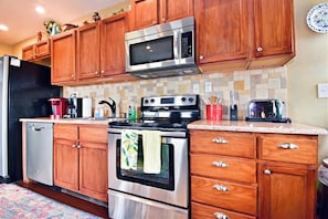 Refrigerador, microondas, horno, placa de cocina