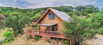 Rustic BLUEBONNET CABIN with Views-Near Hidden Falls Park-2 acres, 2 min to lake