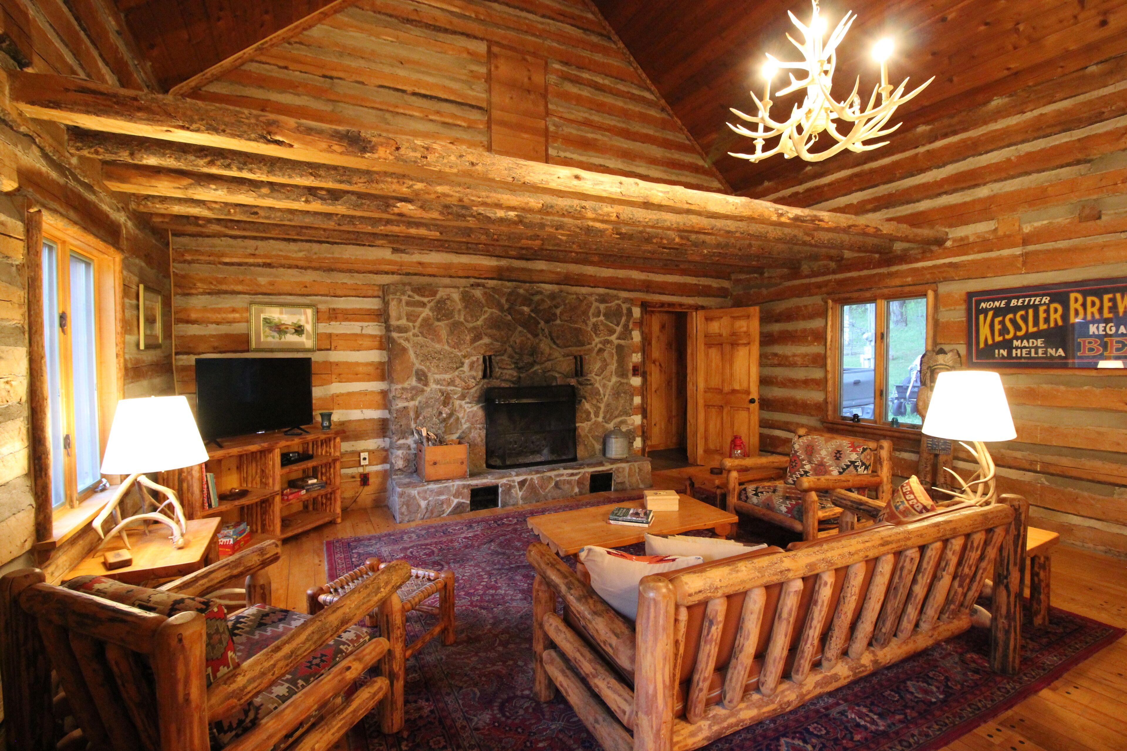 “Amazing”! “Relaxing and Peaceful” Cabin. "Montana Treasure"!