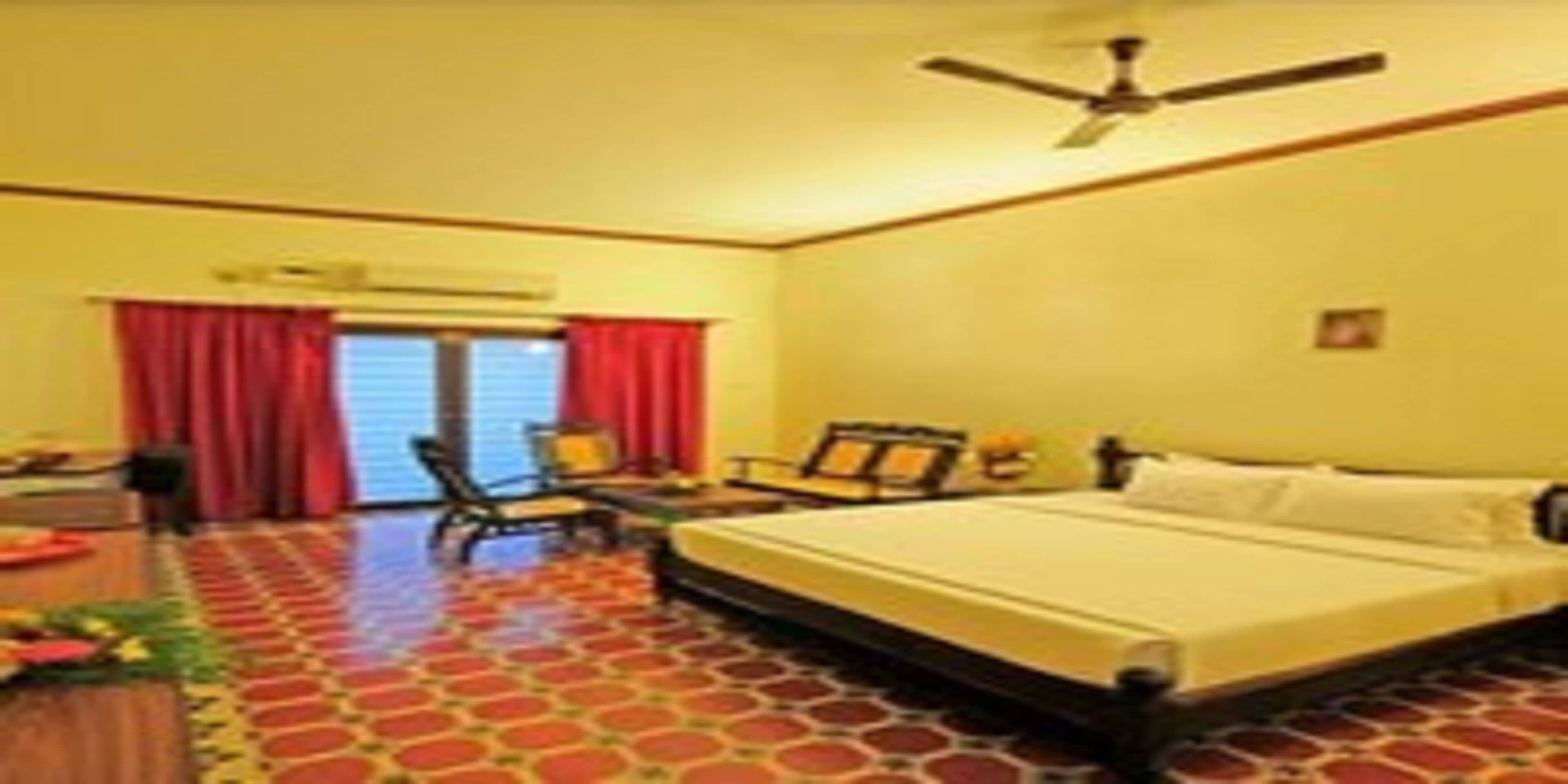 Standard-Suite | Schreibtisch, Bügeleisen/Bügelbrett, kostenloses WLAN, Bettwäsche