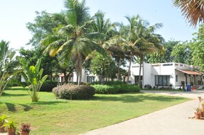 Garden view - Thappa Gardens Resort (Karaikudi)