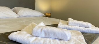 Two Brickground Large Victorian Cottage With Beautiful Garden