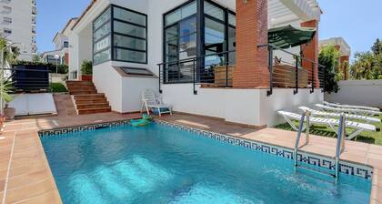 Villa in Puerto Marina with private and heated pool