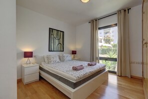 4 bedrooms, desk, iron/ironing board, travel cot