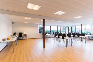 Petit déjeuner continental (59 DKK par personne)