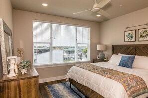 2 bedrooms, WiFi, bed sheets, wheelchair access - New Lakefront Condo  (Graford)