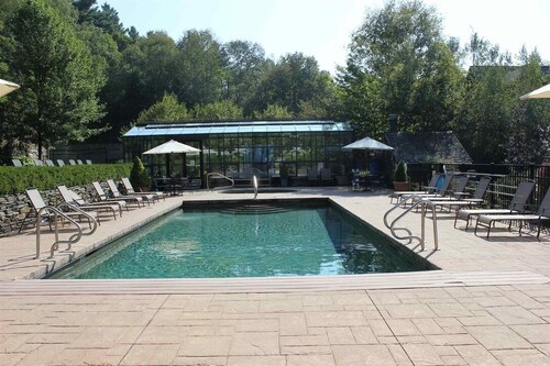 Beautiful Condominium at Castle Hill Resort, 10 Minutes from Okemo Ski Resort