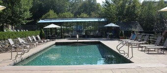 Beautiful Condominium at Castle Hill Resort, 10 Minutes from Okemo Ski Resort