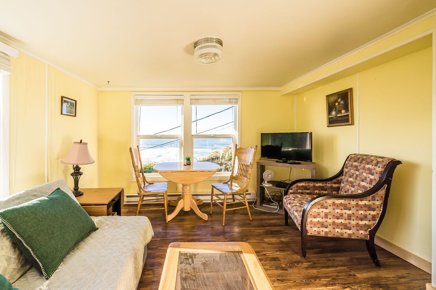 RUSTIC, COZY SPECTACULAR OCEAN VIEW 1 BEDR. SUITE W/KITCHEN&WOOD BURN. FIREPLACE