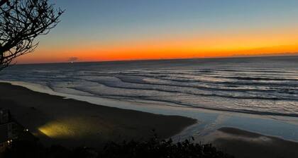 RUSTIC, COZY SPECTACULAR OCEAN VIEW 1 BEDR. SUITE W/KITCHEN&WOOD BURN. FIREPLACE