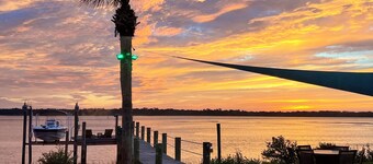 Waterfront suite, Dogs are cool! no pet fee!