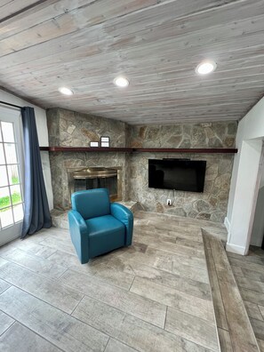 Interior - Waterfront suite, Dogs are cool! no pet fee! (St. Augustine)