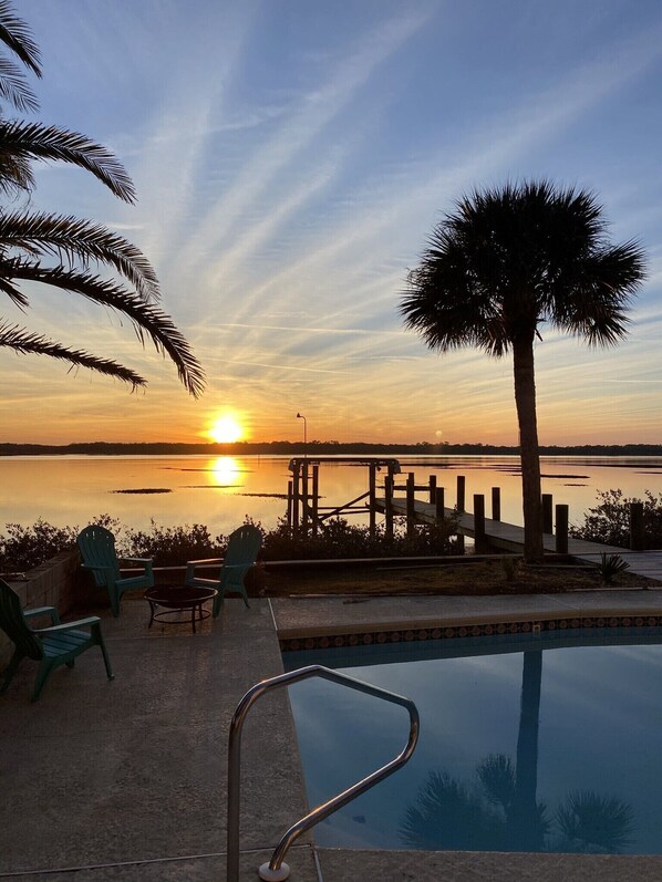 Pool - Waterfront suite, Dogs are cool! no pet fee! (St. Augustine)