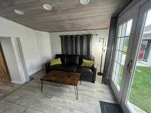 TV - Waterfront suite, Dogs are cool! no pet fee! (St. Augustine)