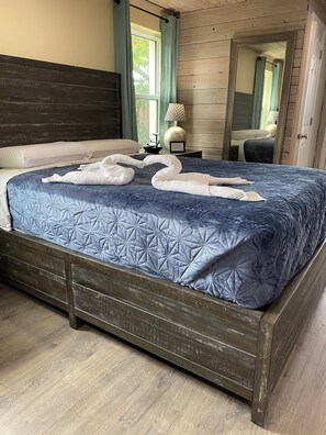 1 bedroom, WiFi, bed sheets - Waterfront suite, Dogs are cool! no pet fee! (St. Augustine)