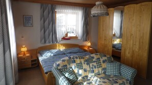 4 bedrooms, WiFi, bed sheets