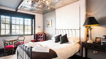 Double Room, Ensuite (Standard Room ) | 1 bedroom, premium bedding, in-room safe, individually decorated