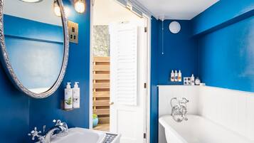 Superior Double Room, Ensuite (Monmouth Room) | Bathroom | Slippers