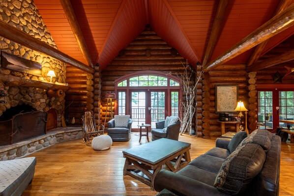 Smart TV, futbolito, libros y estéreo