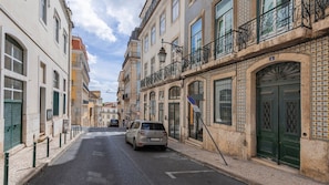 Exterior - Classic & Super Central Apartment by LovelyStay (Encarnação)