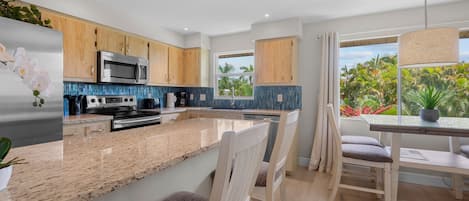 Refrigerador, microondas, horno, placa de cocina