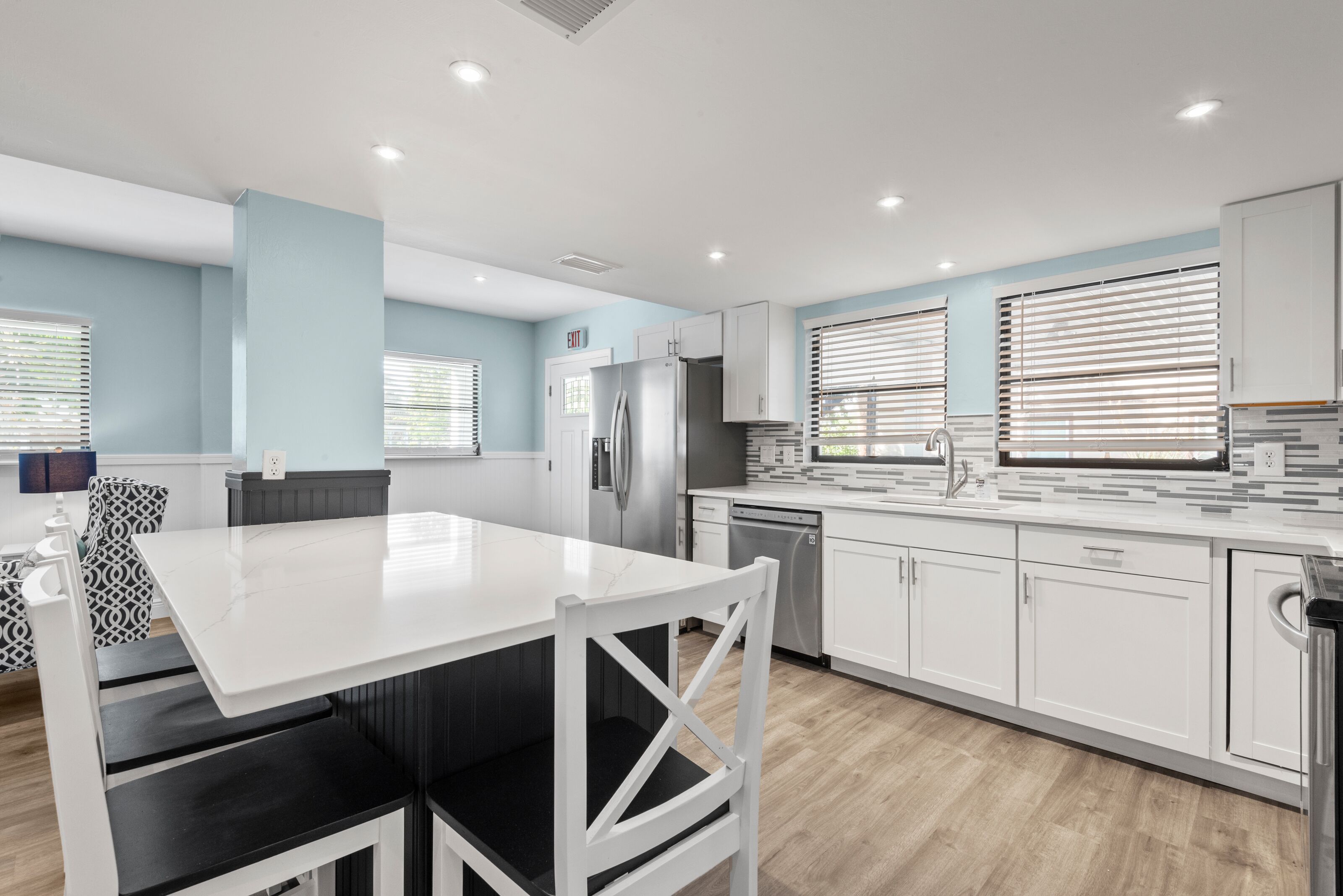 Køleskab, mikrobølgeovn, ovn, kogeplade