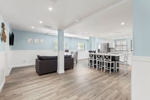 Interior - The Bahama Breeze at the Anchorage (Fort Myers Beach)