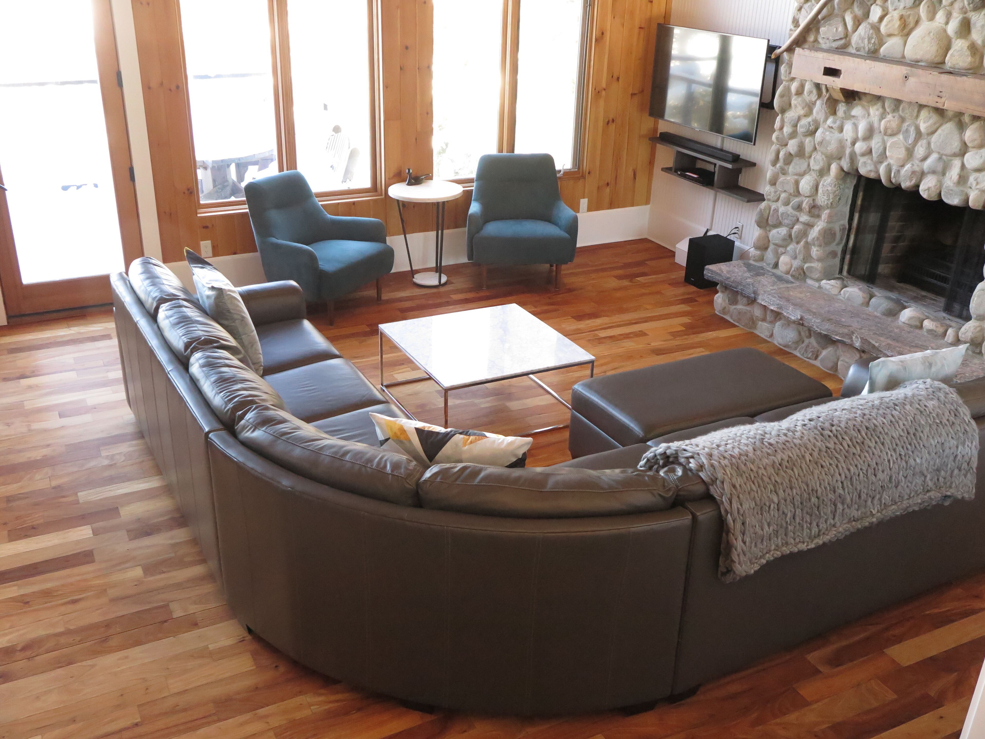 Lakefront Luxury Muskoka Cottage | Hot Tub, Bunk House & Games Room